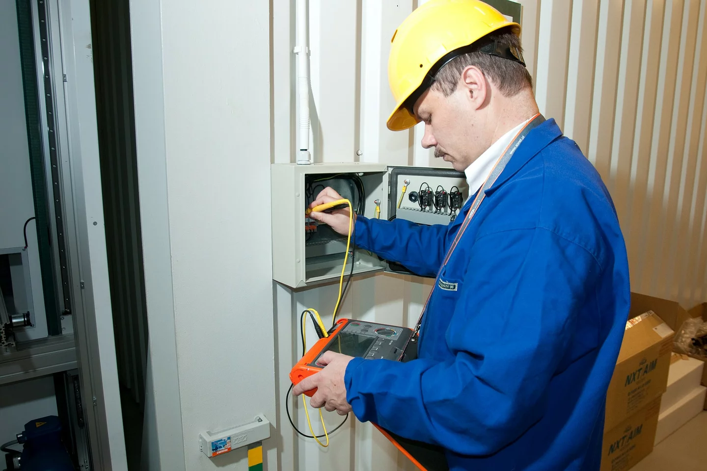 Wielofunkcyjny miernik parametrów instalacji elektrycznych bez akcesoriów do pomiaru uziemień MPI-520 Start-2-thumbnail