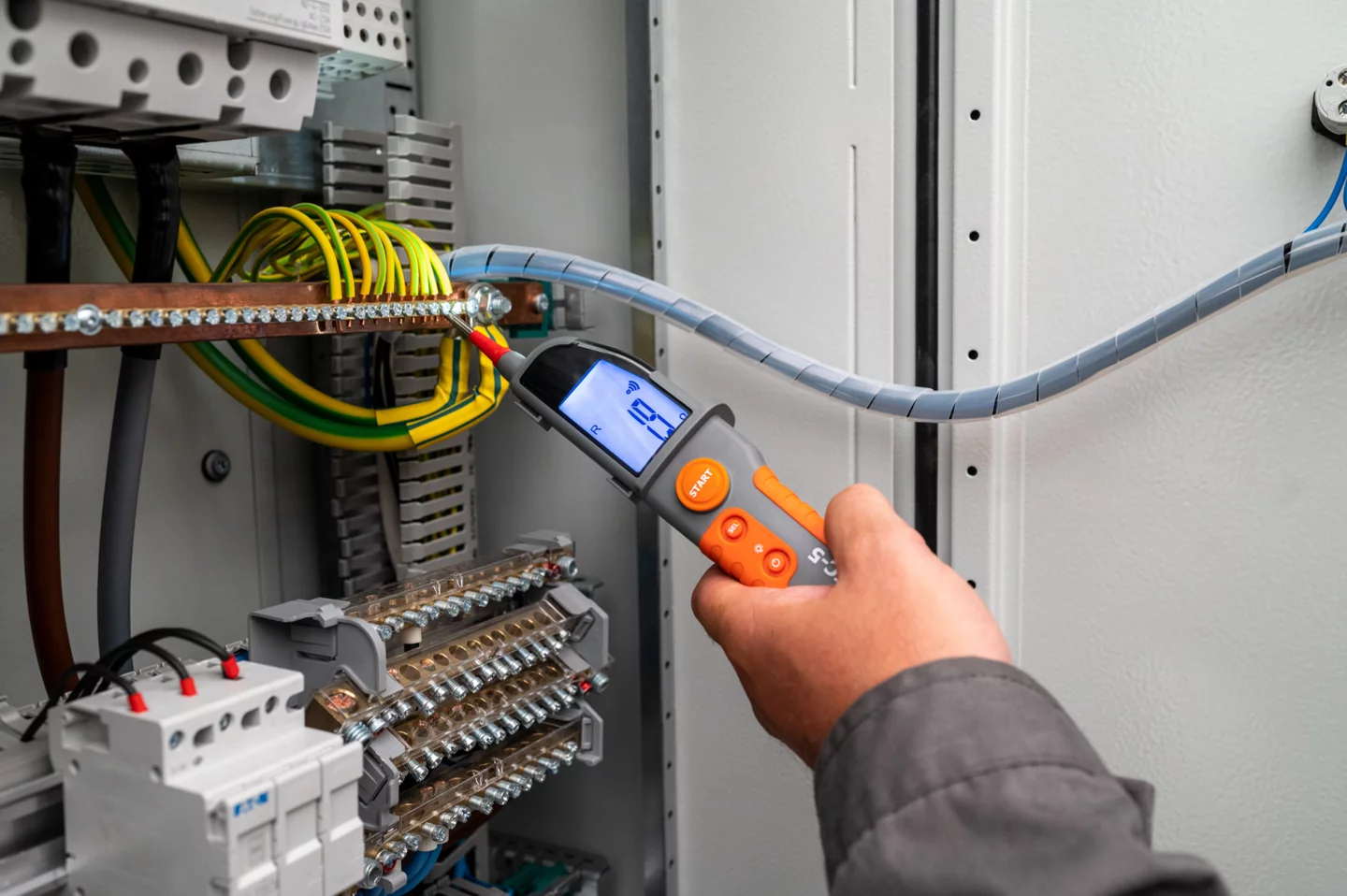 Medidor de resistencia de aislamiento MIC-5-4-thumbnail