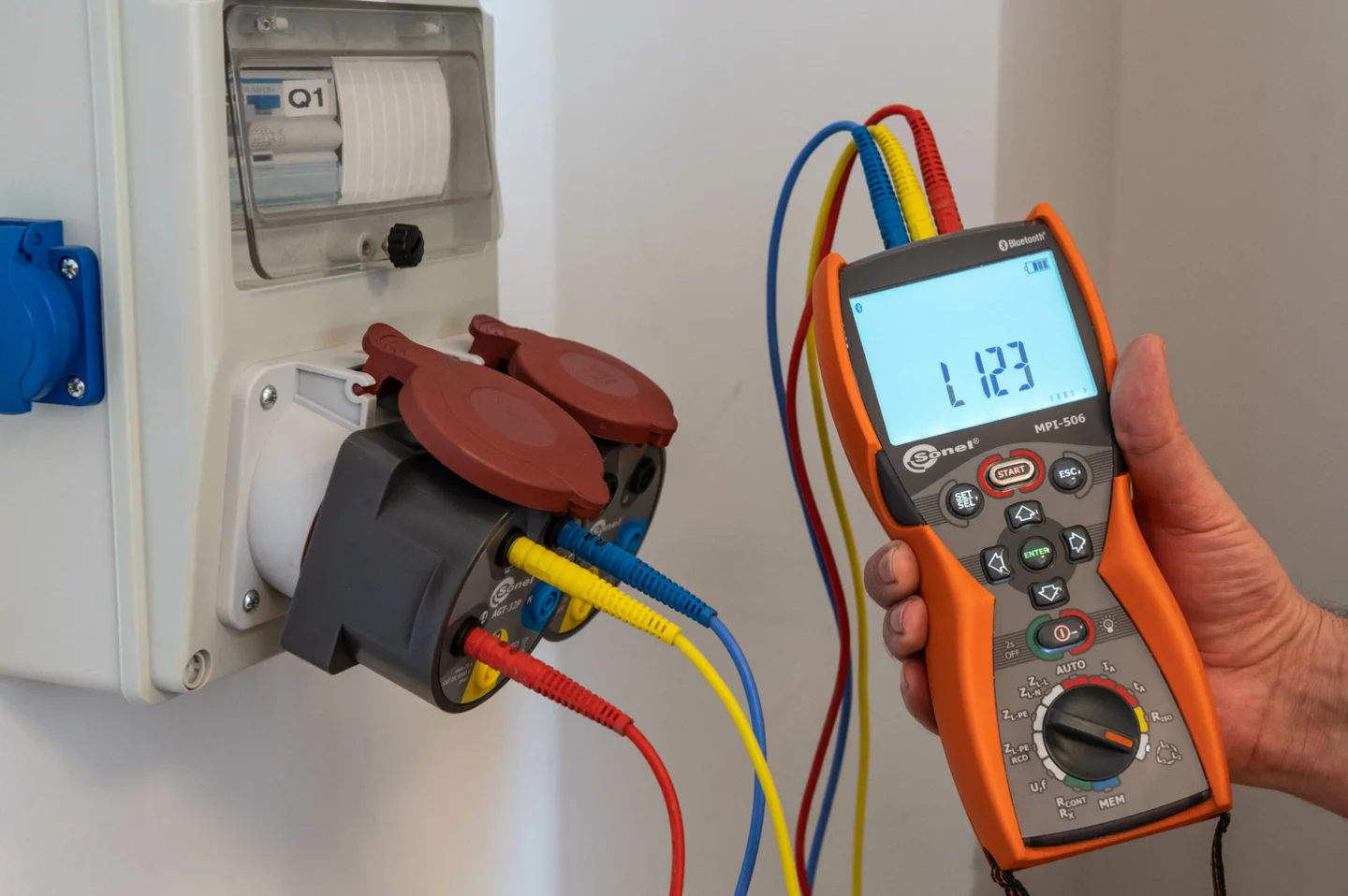 Wielofunkcyjny miernik parametrów instalacji elektrycznej MPI-506-1