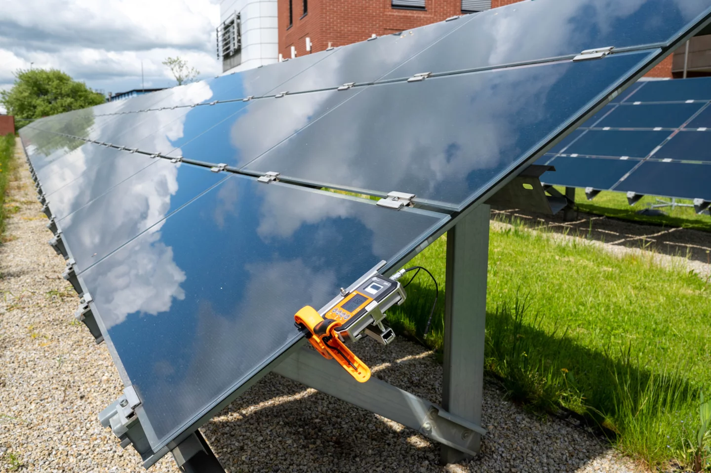 Wielofunkcyjny miernik parametrów instalacji elektrycznej i fotowoltaicznej z cęgami elastycznymi i zestawem do pomiaru nasłonecznienia MPI-540-PV Solar-4