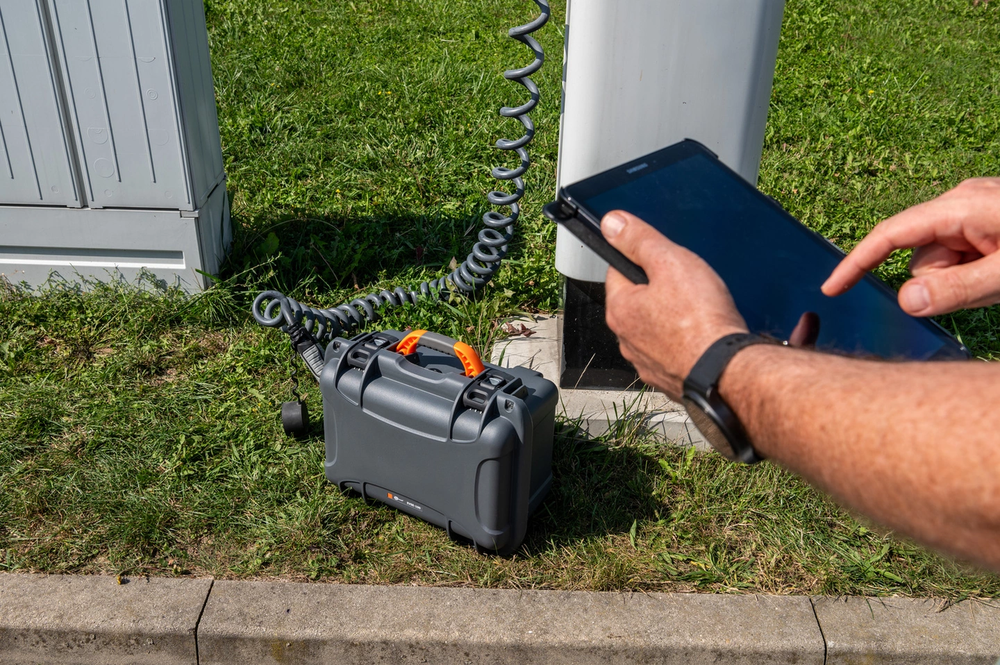 Analizzatore multifunzionale per il test sulle colonnine di ricarica dei veicoli elettrici EVSE-100-4-thumbnail