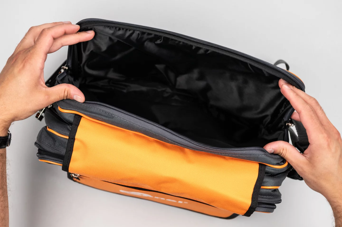 Carrying case L-12-4