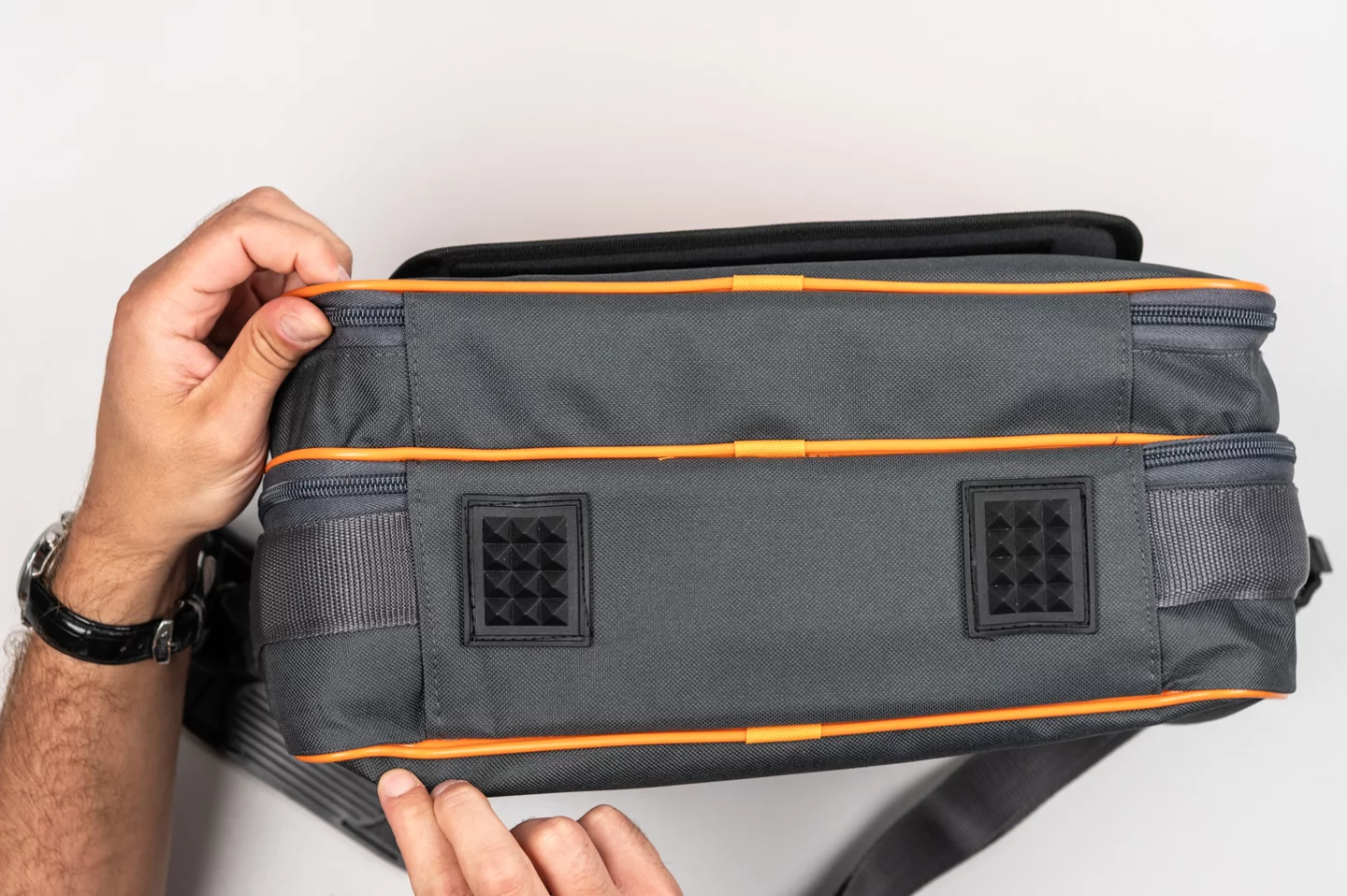 Carrying case L-10-3-thumbnail