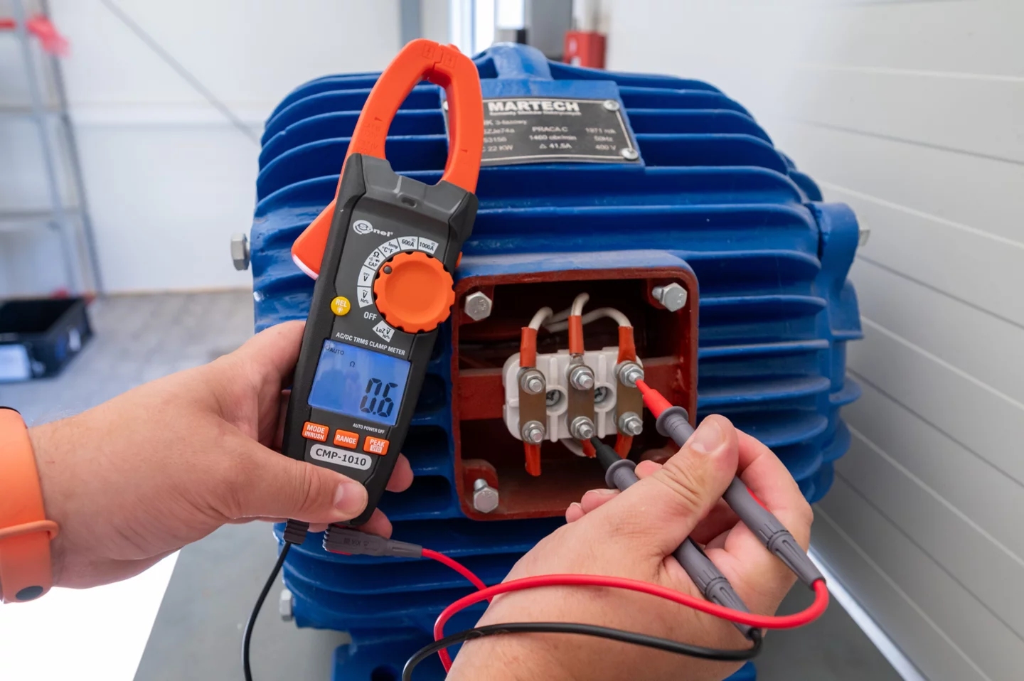 Digital clamp meter CMP-1010-3-thumbnail