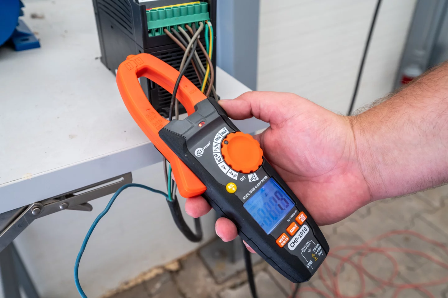 Digital clamp meter CMP-1010-5-thumbnail