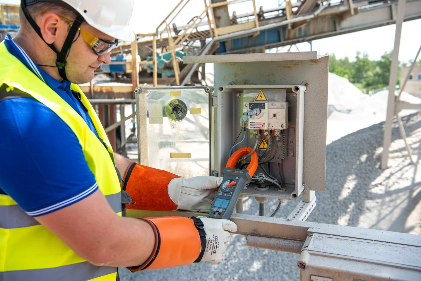 Digital Clamp Meter CMP-2000-1-thumbnail