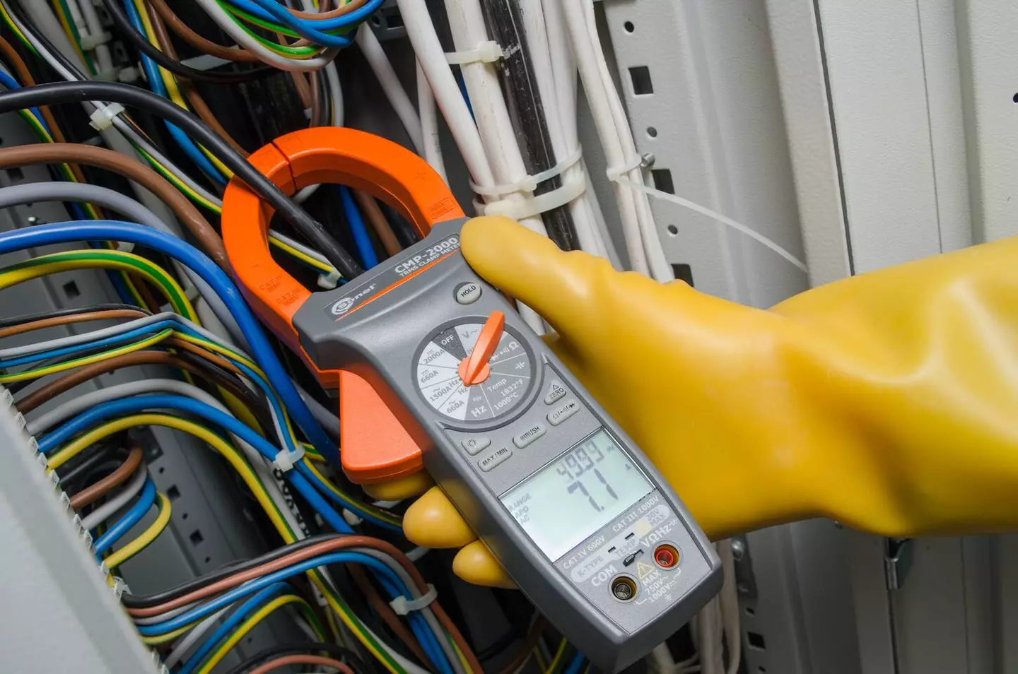 Digital Clamp Meter CMP-2000-4-thumbnail