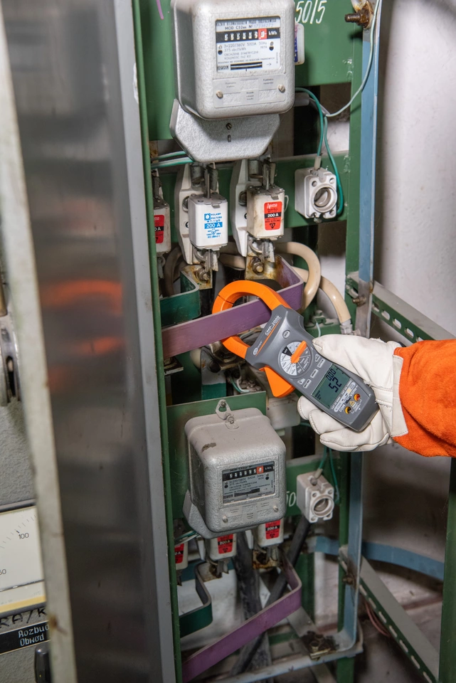 Digital Clamp Meter CMP-2000-2-thumbnail