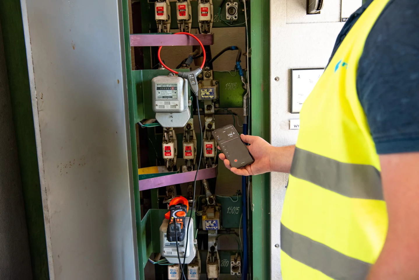 Professional Clamp Meter CMP-3000-8-thumbnail