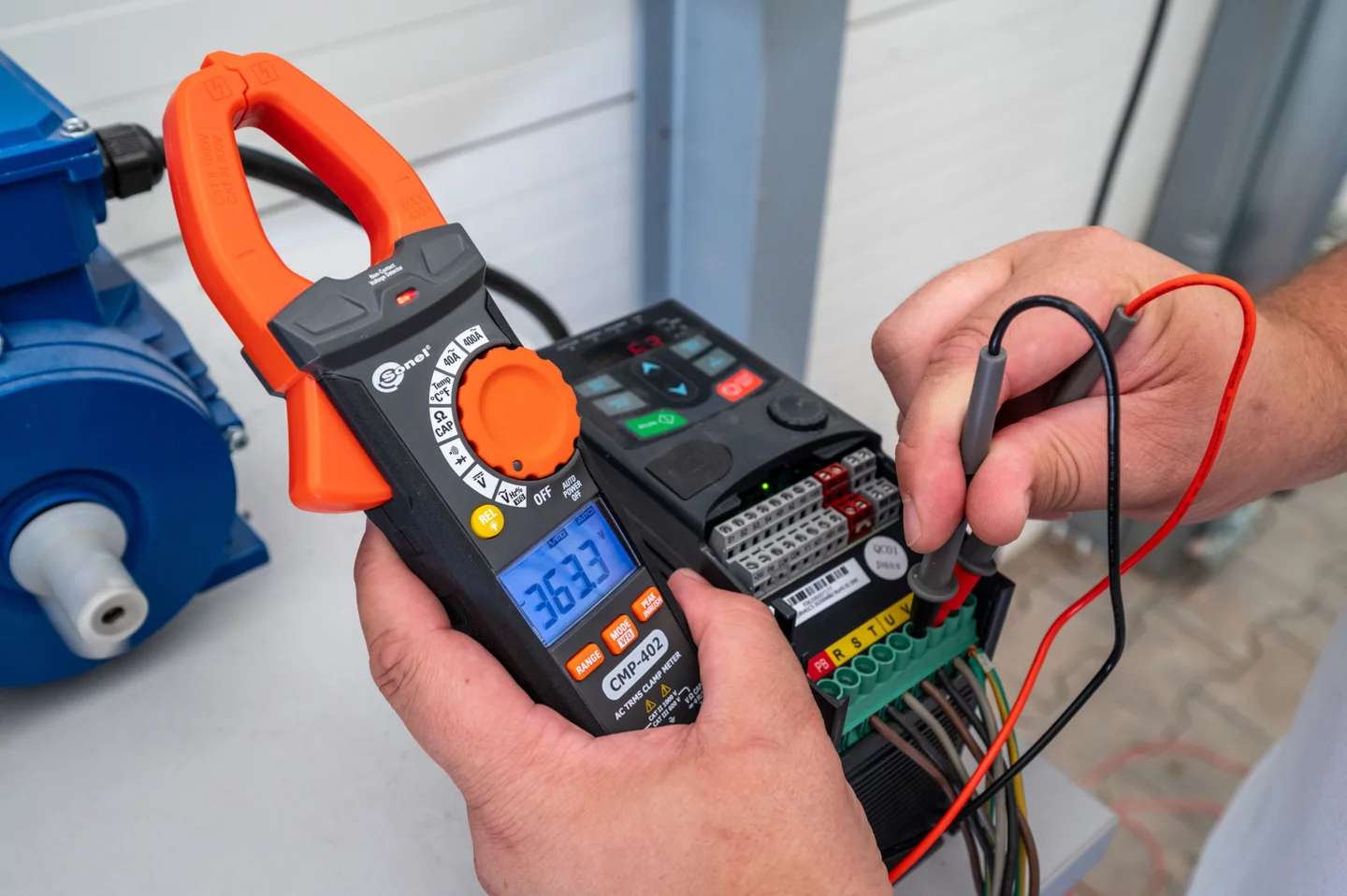 Digital clamp meter CMP-402-3-thumbnail
